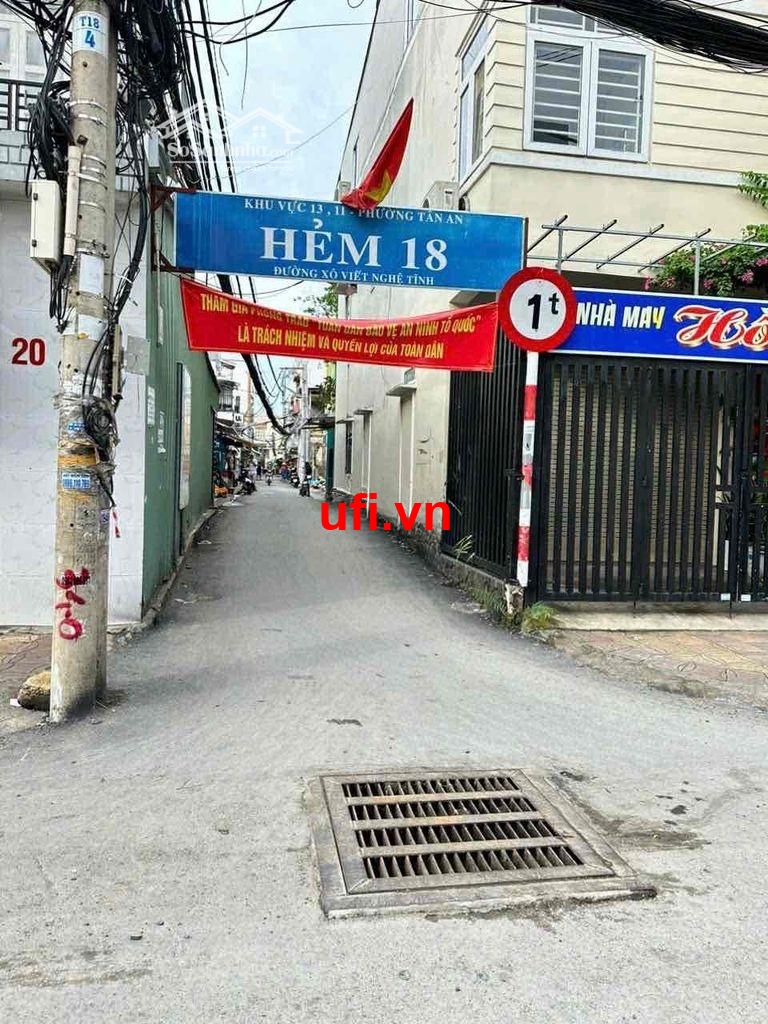 "Nhà lầu dt rộng hẻm 18 xvnt - p