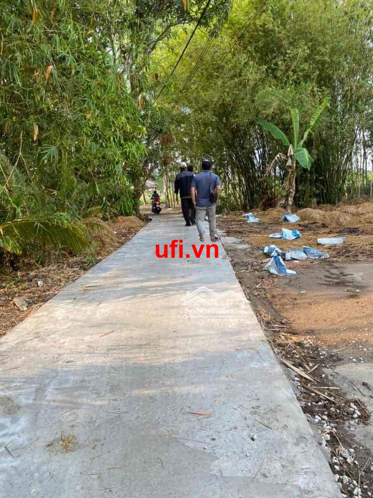 "đất sổ hồng 300m2 xây nhà vườn gần trường chợ"