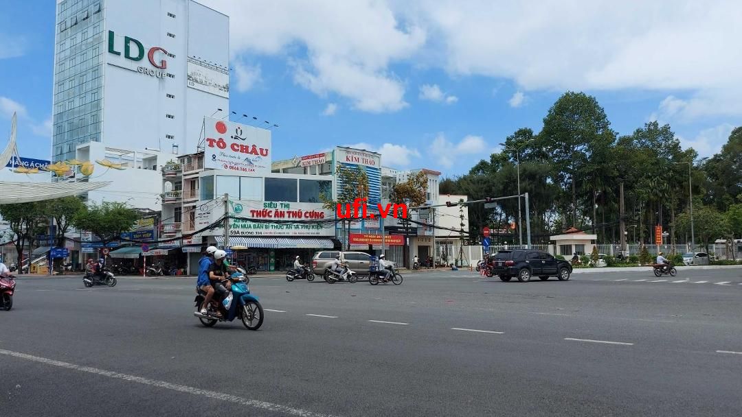 "Cho thuê góc hai mặt tiền đường 30/4 và quang trung"