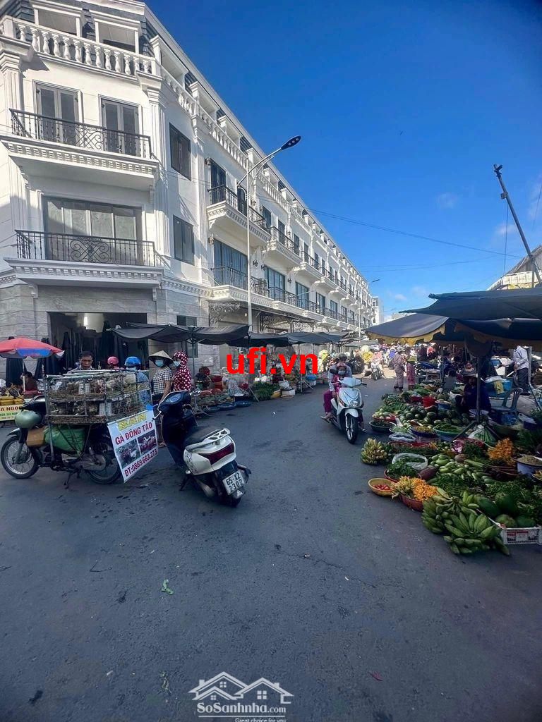 "Nhà mặt tiền chợ thới lai cần thơ thanh toán 2 tỷ 755 triệu"